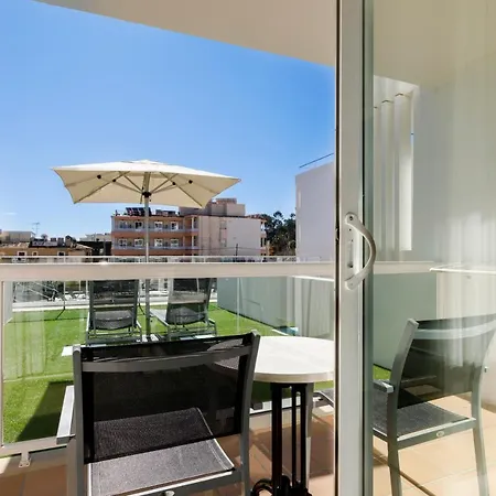Y Aparthotel 4*