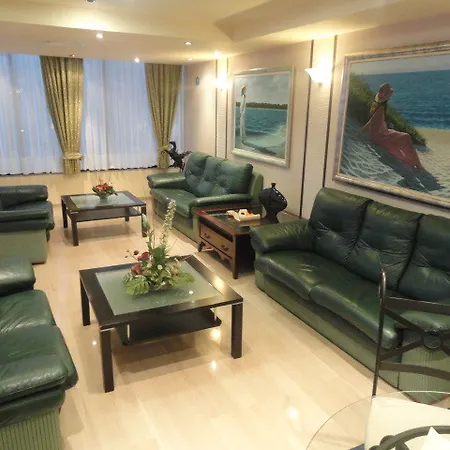 Y Apartahotel 4*